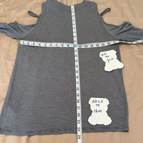 Volcom size M long sleeve cold shoulder black and white strip knit top GUC - Picture 10 of 12